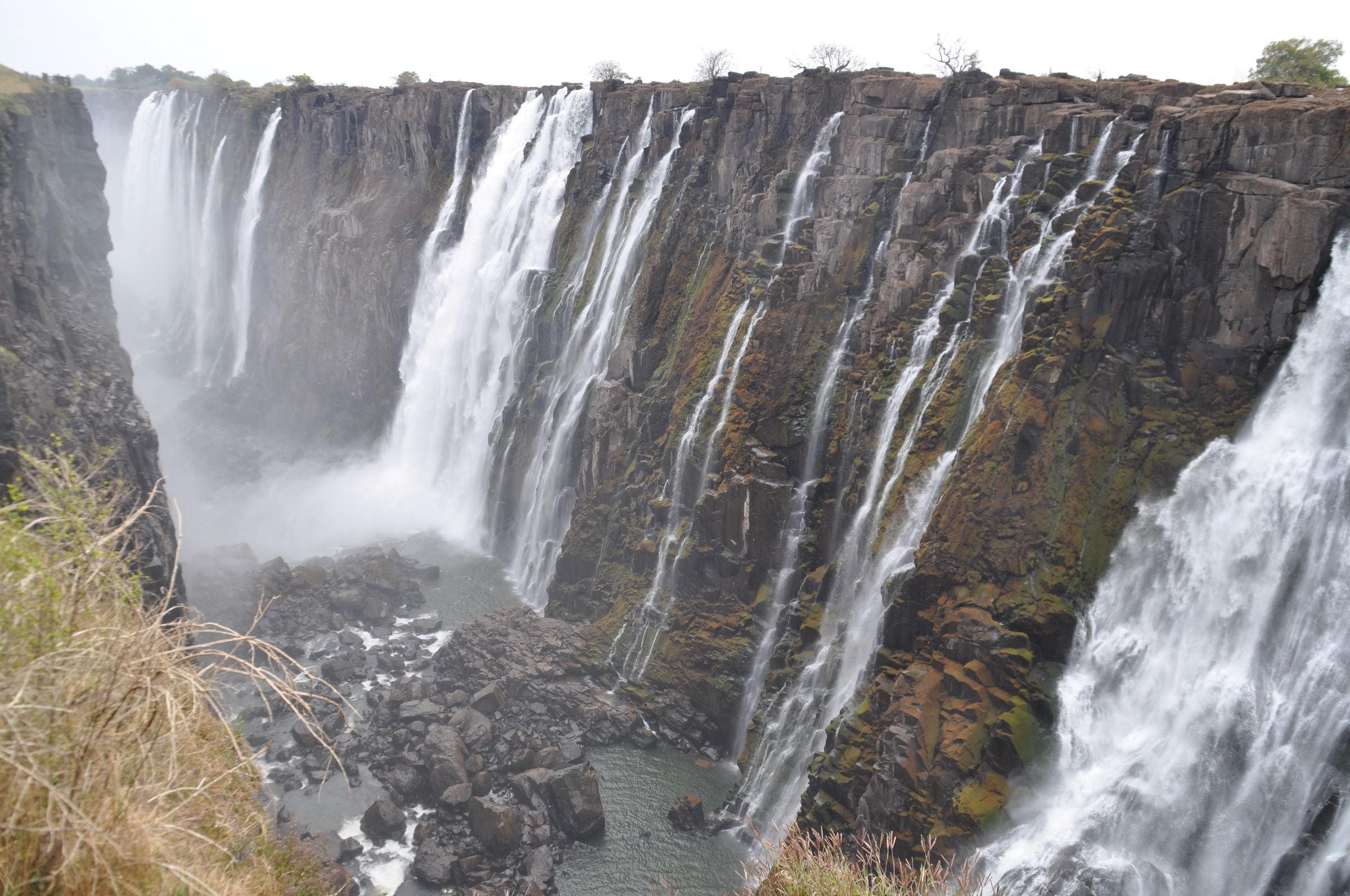 Victoria Falls pouring over the basalt cliffs